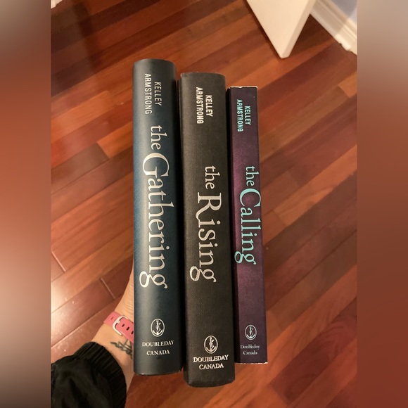 TEEN FICTION/YOUNG ADULT BOOKS - Picture 4 of 9